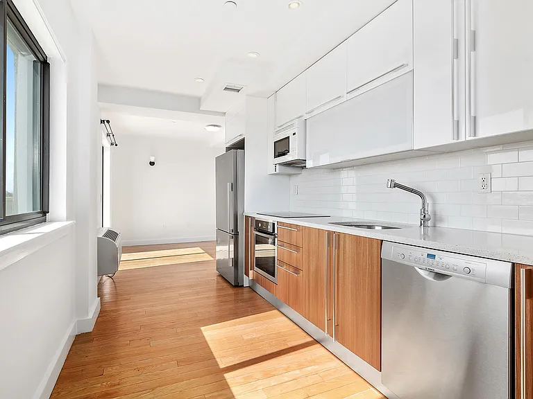 31-35 31st St #710 — Photo 3