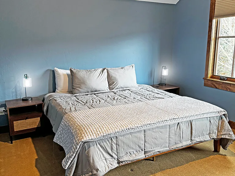 King size bed
