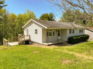 142 Holmes Dr, Crab Orchard, WV 25827