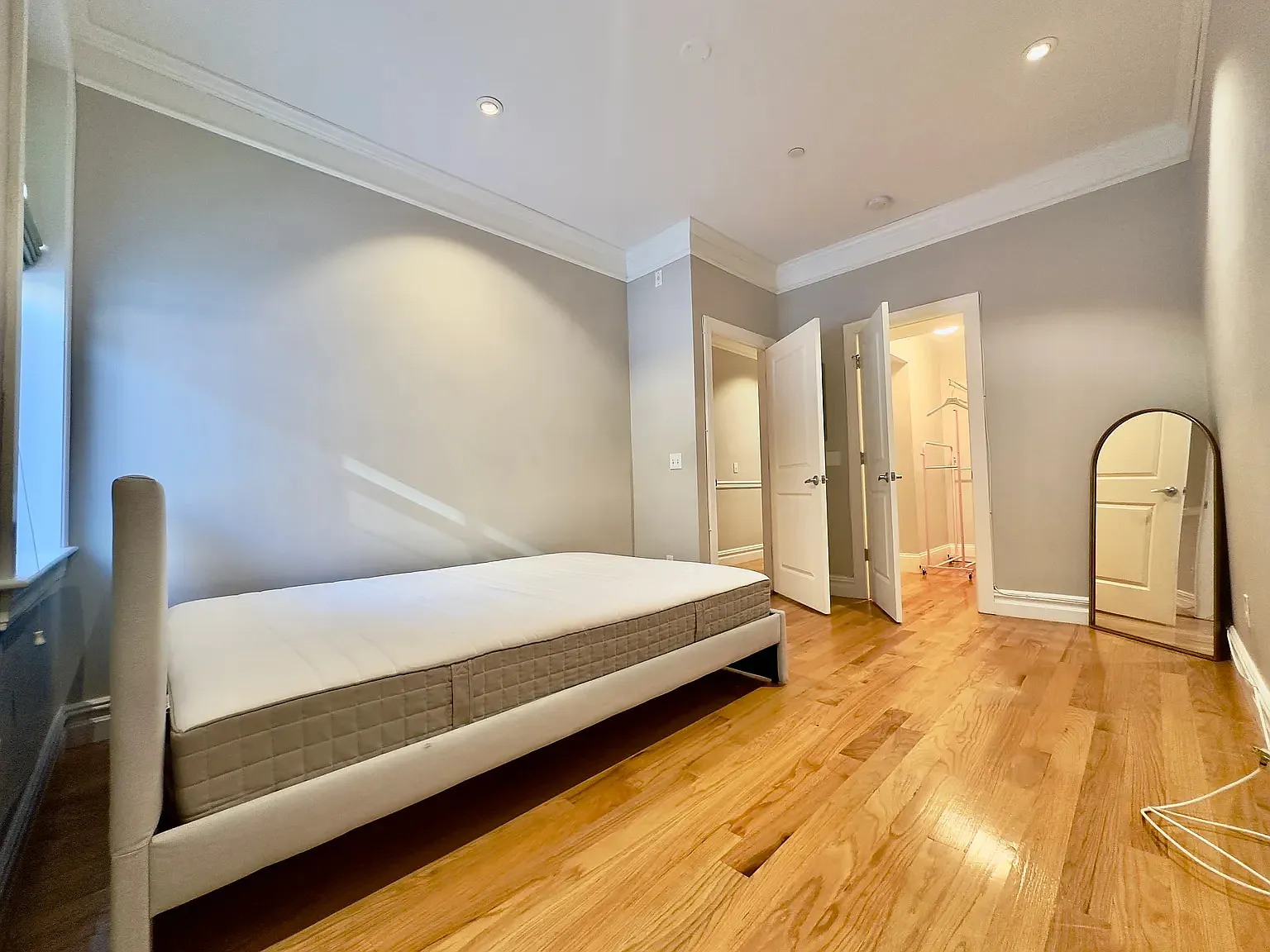 2 bed, 9999 sqft, $4,200 — Photo 4