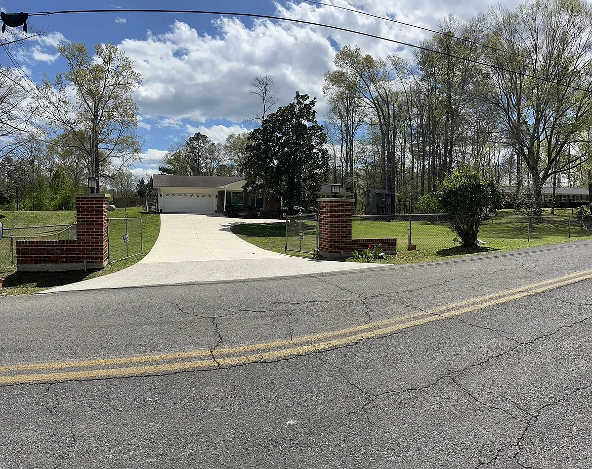 Building Photo - 1507 Lynnwood Dr NE