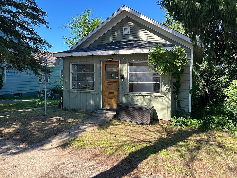 1st image of 219 Gillis Ave NE