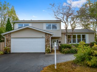 219 W Appletree Ln, Arlington Heights, IL 60004