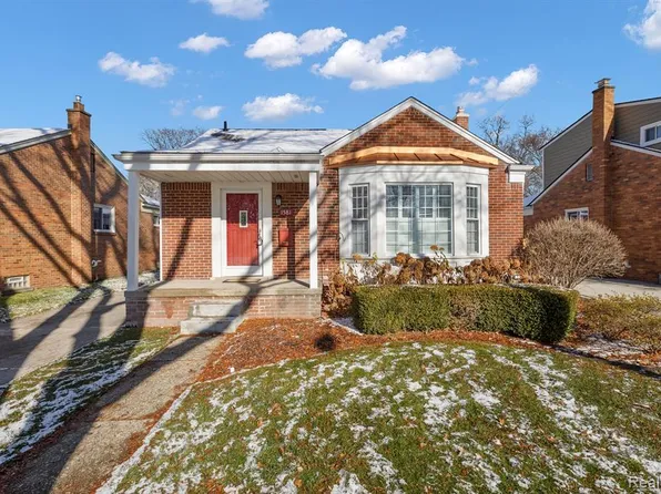 1581 Cheltenham Rd, Birmingham, MI 48009