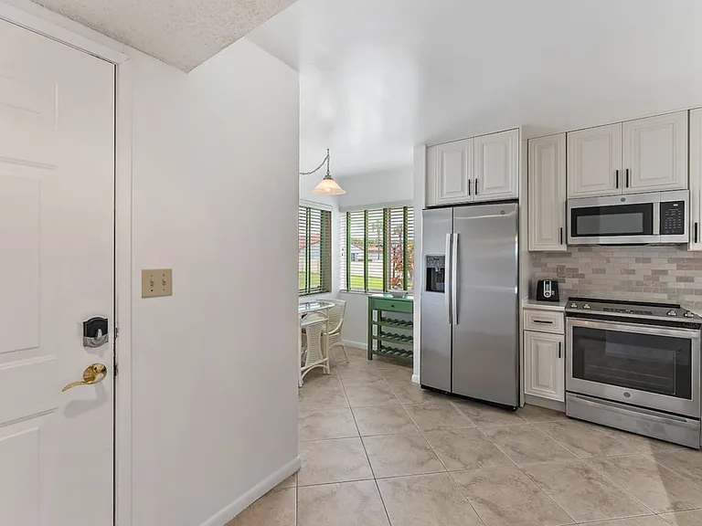 Palm Ave — Photo 4