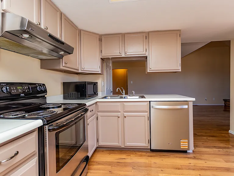 316 Cobblestone Dr — Photo 13
