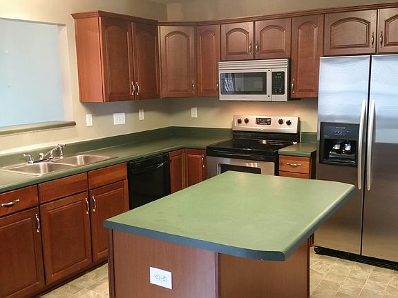 2nd image of 124 Brookhollow Dr