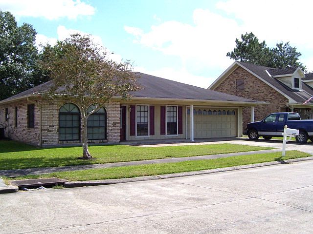 1st image of 207 Lynwood Dr