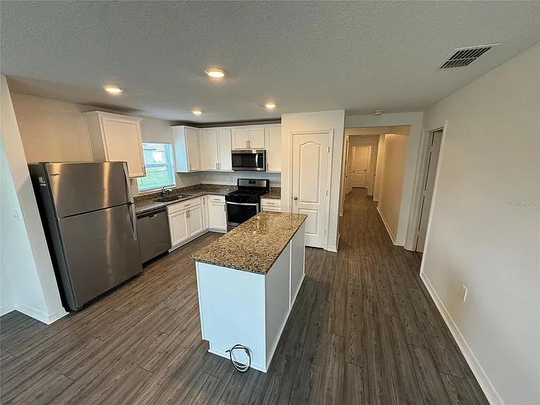 233 Kensington View Blvd — Photo 3
