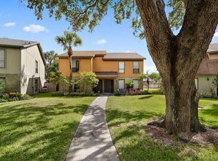918 Sandtree Dr, Palm Beach Gardens, FL 33403