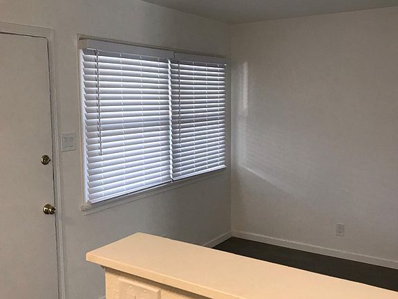 2nd image of 406 Vista Way