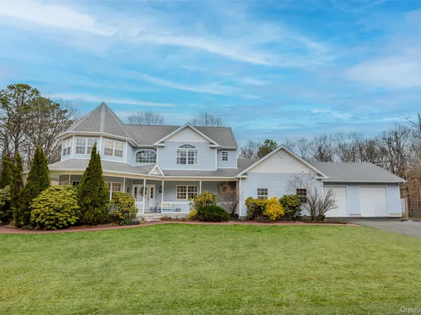 287 Dayton Avenue, Manorville, NY 11949