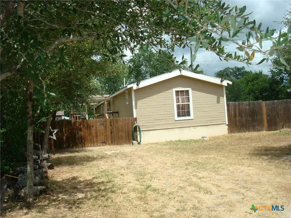 5025 Bluebonnet St, Seguin, TX 78155