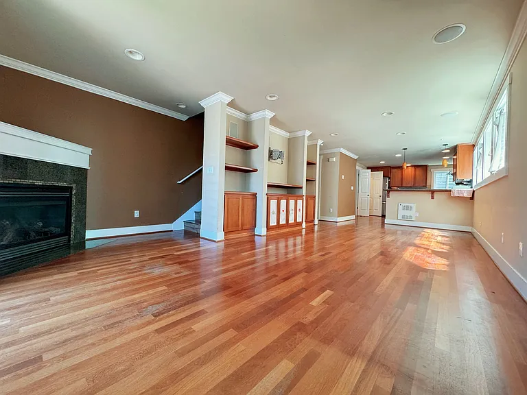 1022 Taylor Ave N #A — Photo 3