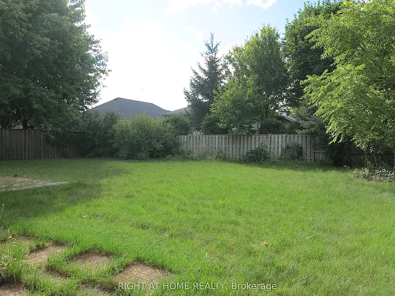 35 Moraine Cres — Photo 29