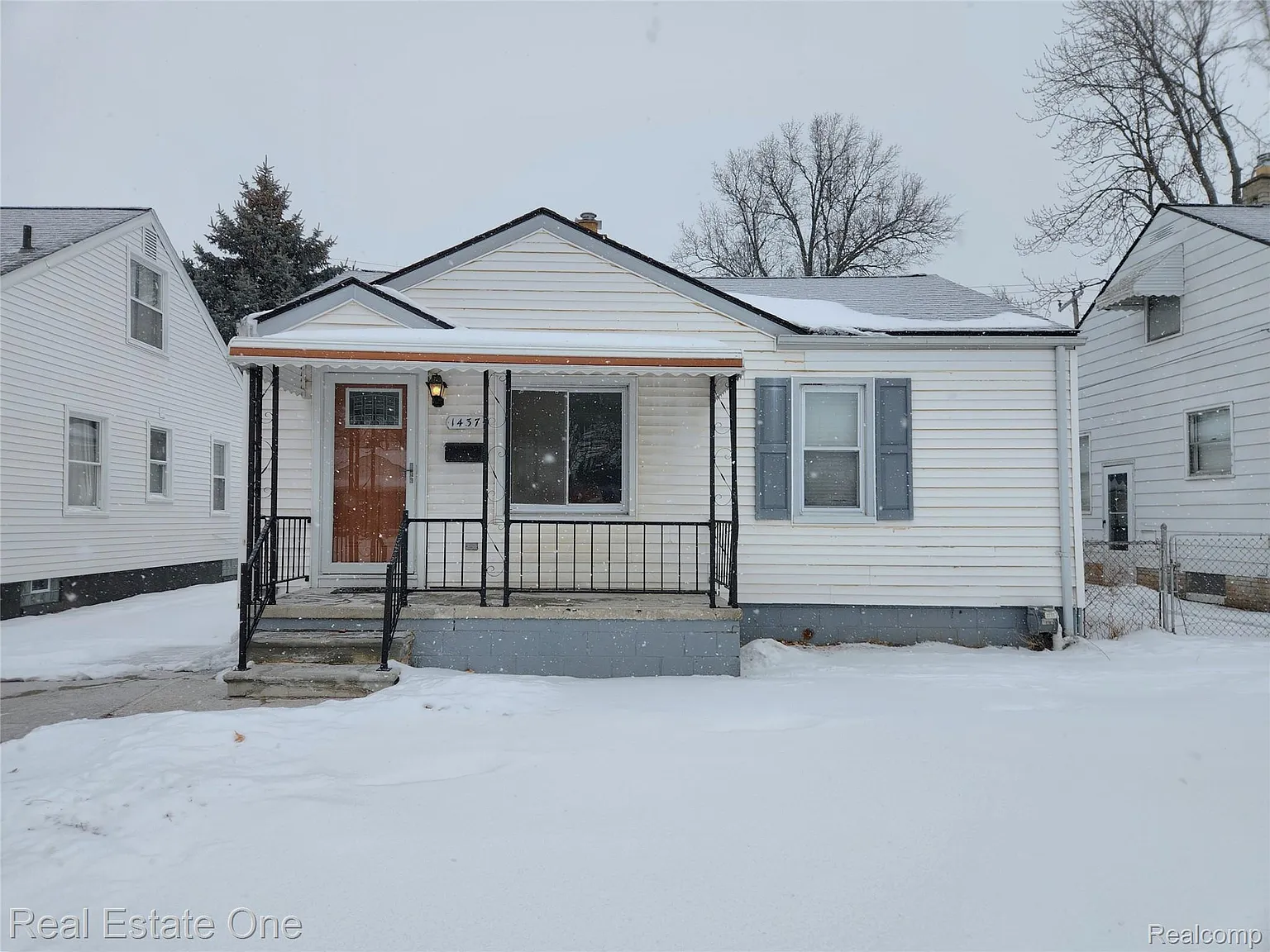 1437 E Madge Ave photo 1