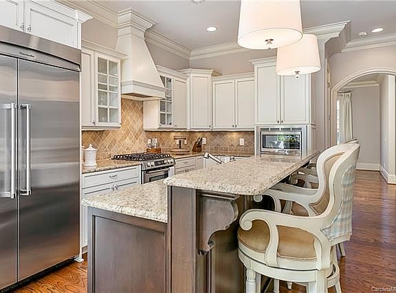 3rd image of 6141 Fletcher Cres