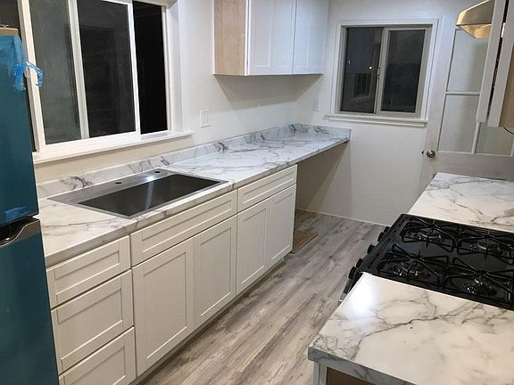 2nd image of 1012 E Santa Paula St