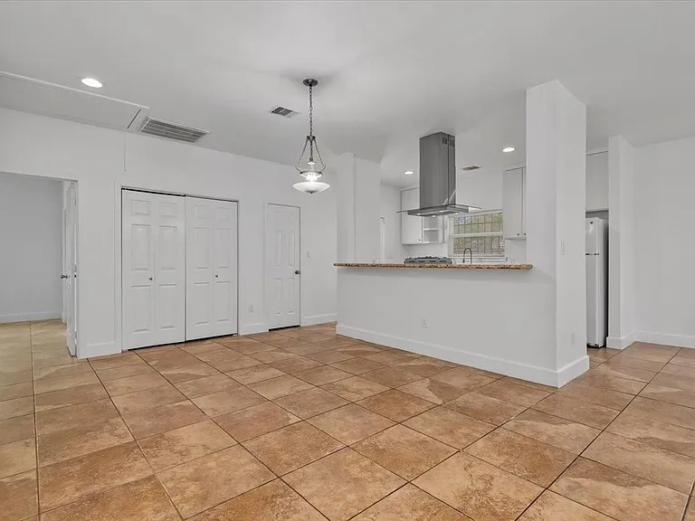 2514 Bennington St — Photo 31