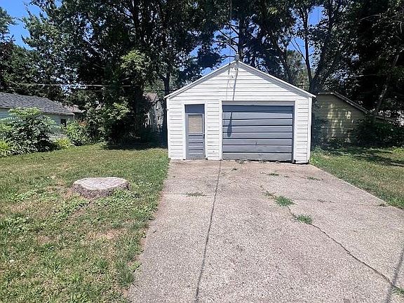 4th image of 714 Crawford St