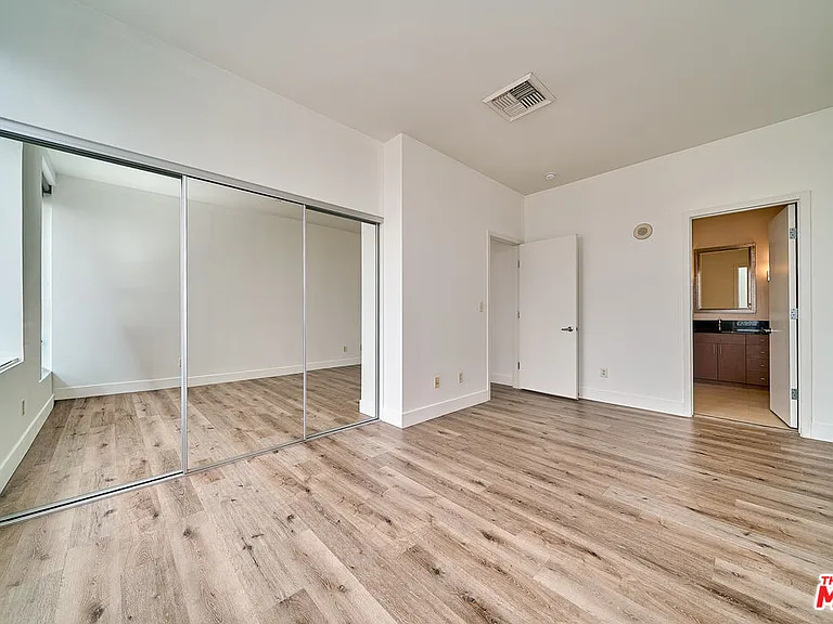 3810 Wilshire Blvd #Penthouse 7 — Photo 19