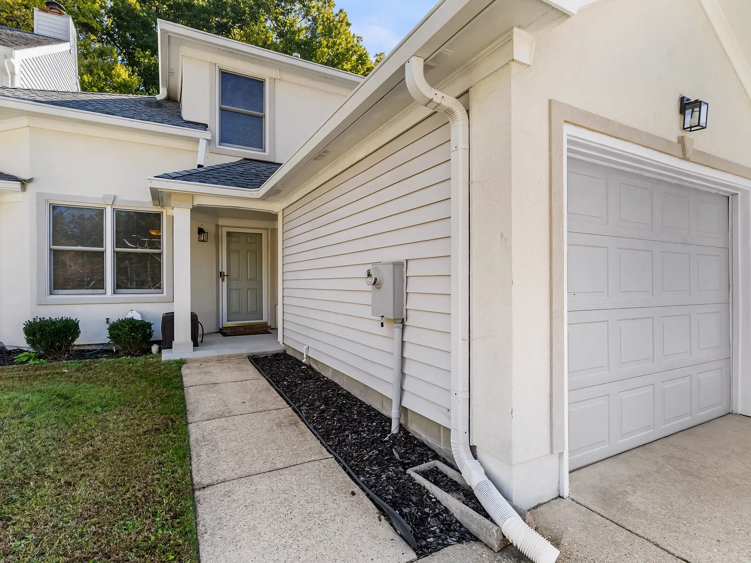 3 bed, 2.5 bath, 1847 sqft, $2,500 — Photo 3