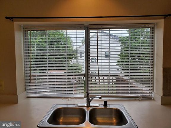4th image of 2681 McGuffeys Ct