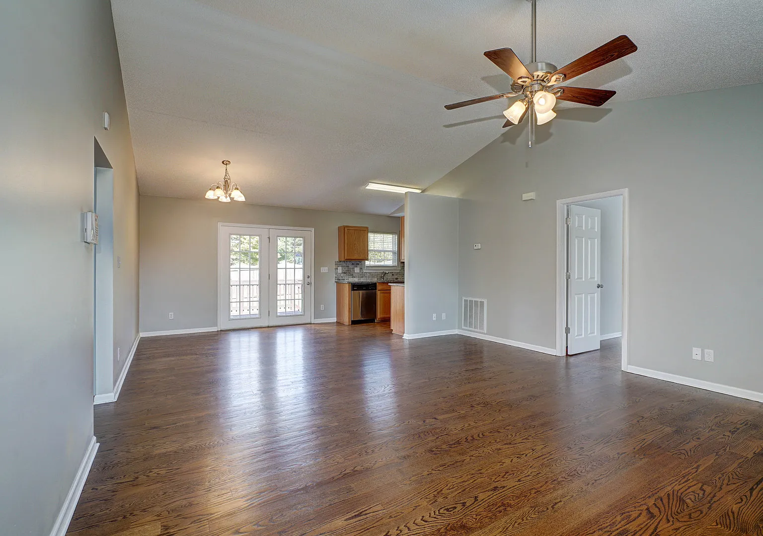 Beautiful home located in Troutman! — Photo 2