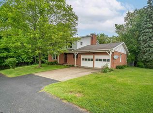 137 Bryan Dr, Morgantown, WV 26508