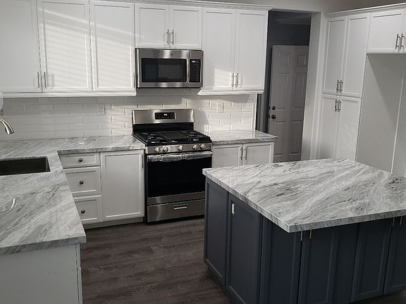 3rd image of 13837 Garnet Ln