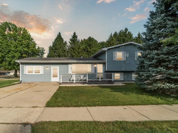 806 Rainbow Dr, Milton, WI 53563
