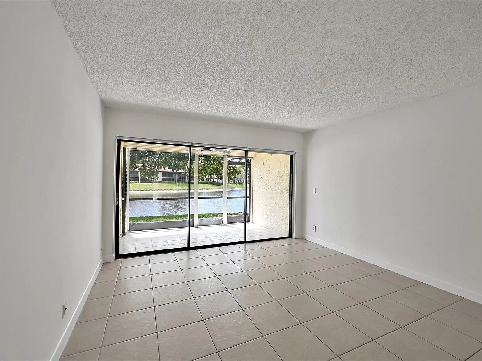 2 bed, 2.0 bath, 1100 sqft, $2,290 — Photo 4