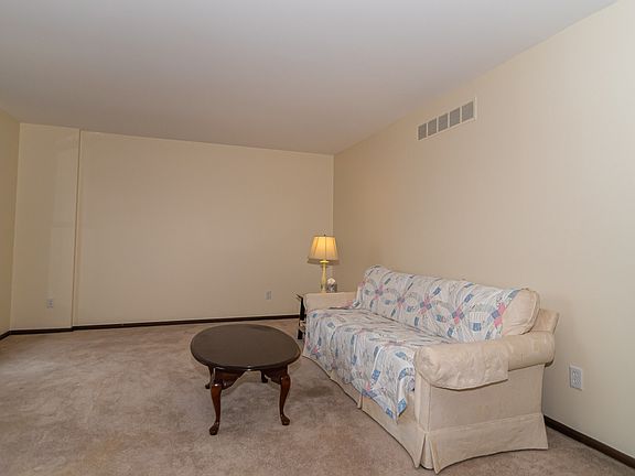 2nd image of 6716 Chickasaw Dr