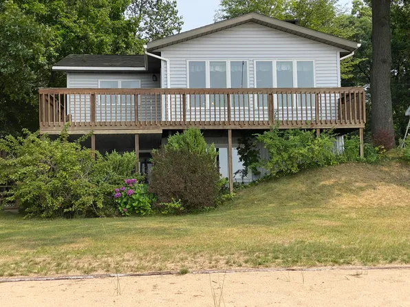 6637 Lake Rd, Twin Lake, MI 49457