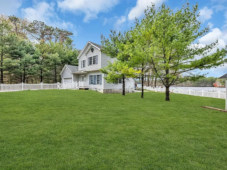 1541 Monmouth Ave #A — Photo 4