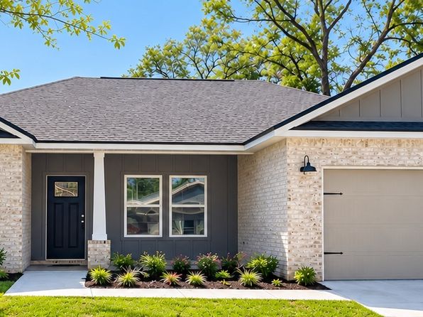 152 Laurel Oaks Dr, Freeport, FL 32439 – 3-bedroom rental in Freeport