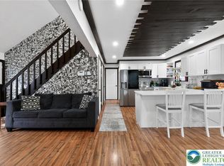 8962 Pheasant Ln, Tobyhanna, PA 18466