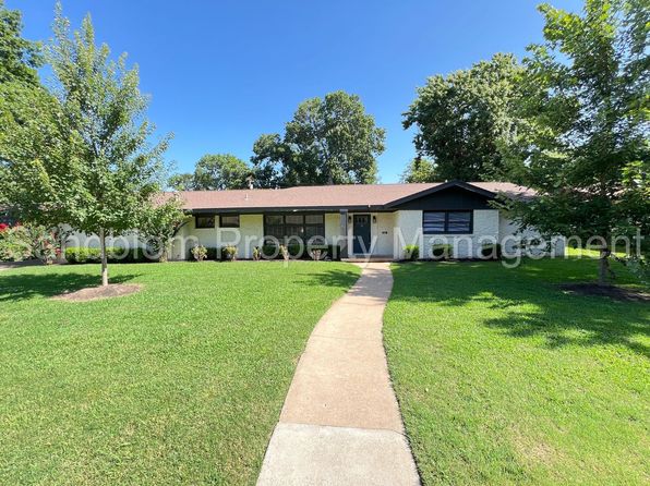 3161 E 38th Pl