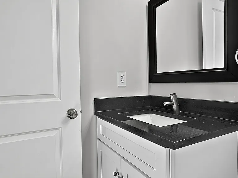 3953 Unit B (Upper level)