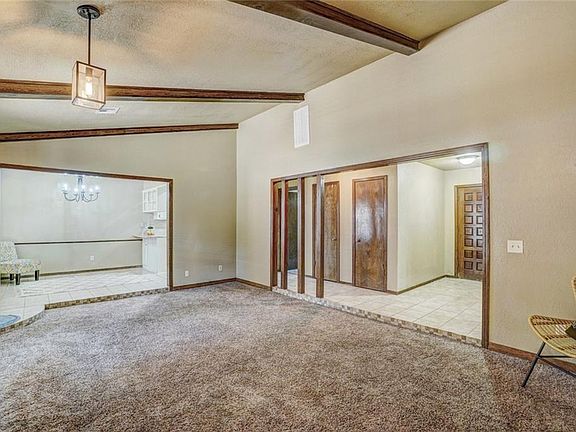 5th image of 2113 N Lincoln Ave