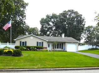 16 Wyeth St, Selden, NY 11784