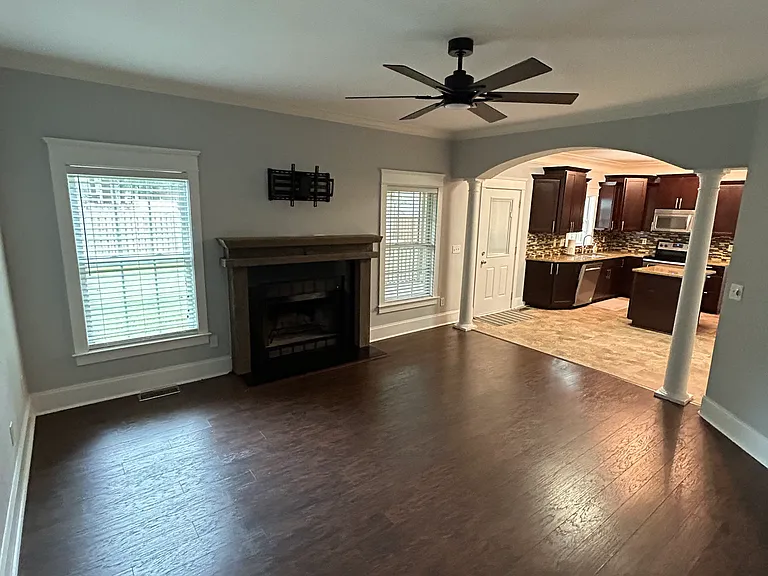5428 Roxbury Dr — Photo 3