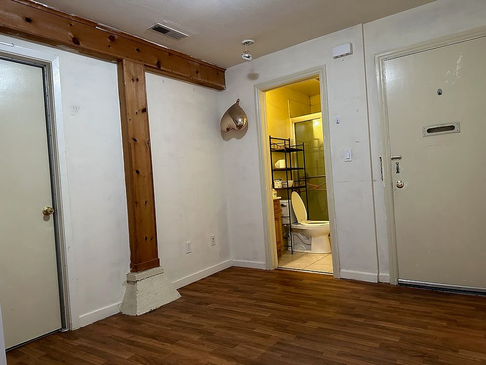 2nd image of 401 Ralston St