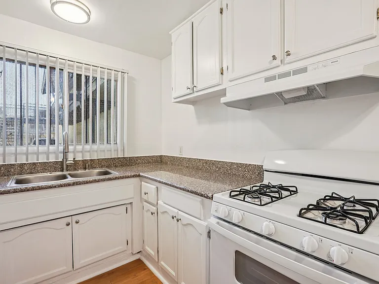 821 E Pine — Photo 24