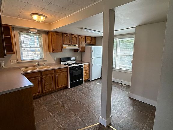 3rd image of 1614 1/2 Tainter St #1614