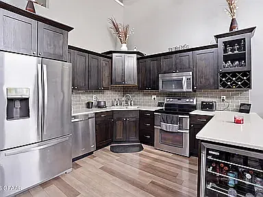 3 bed, 2016 sqft, $3,650 — Photo 2