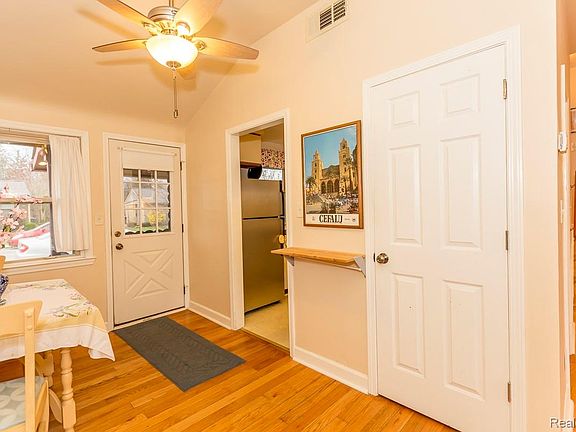 3rd image of 2829 Pittsfield Blvd