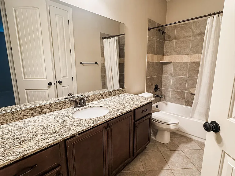 1229 Grainfield Cv — Photo 12