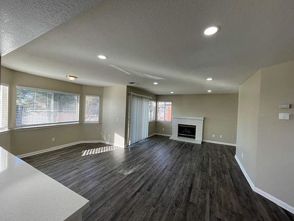 5th image of 11450 Chaucer St