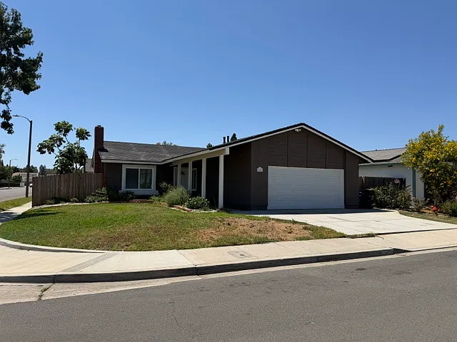 305 N Otono Ct — Photo 1